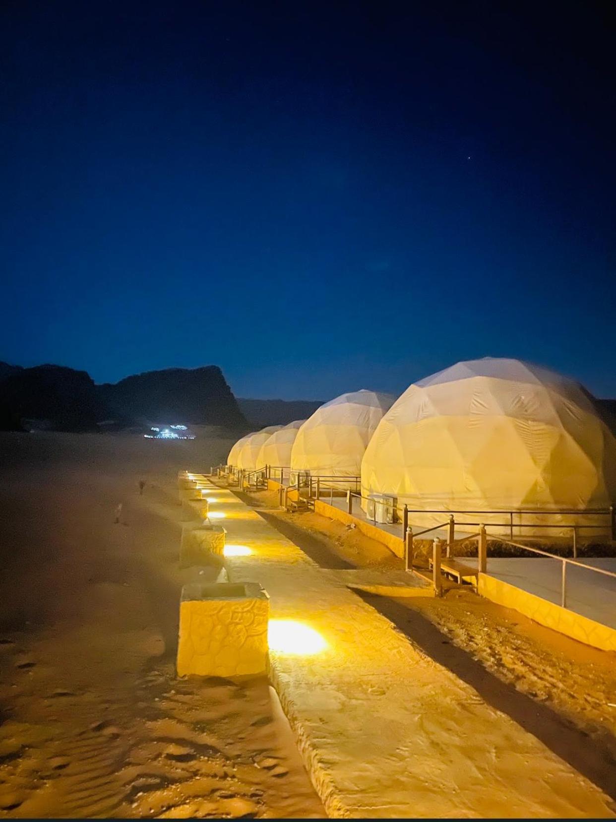 Wadi Rum Eagle Luxury Camp Hotel Ngoại thất bức ảnh